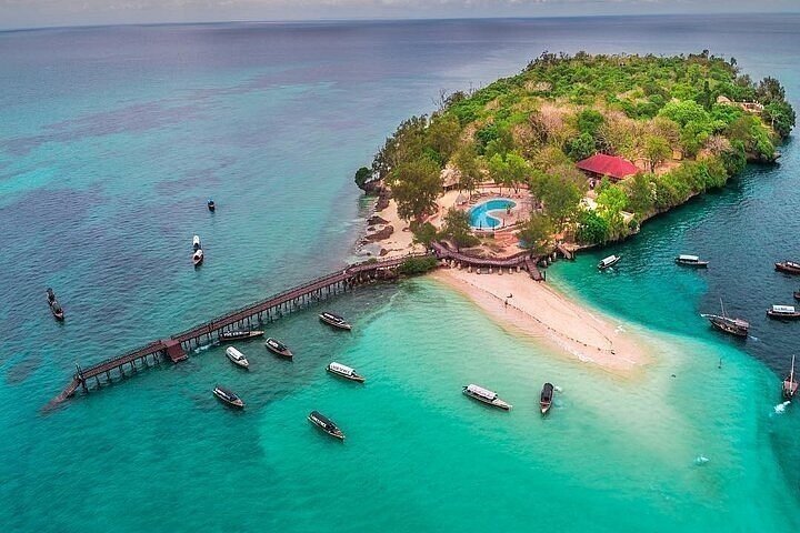 Image Slider No: 1 7 Days Zanzibar Safari & Scuba Diving Adventure